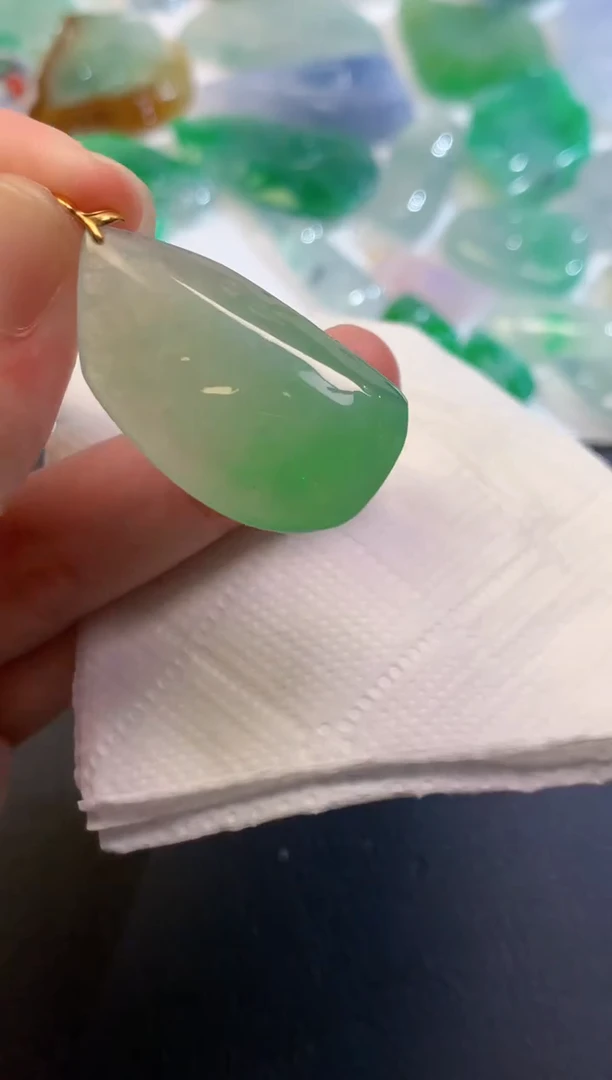 颈饰未镶嵌翡翠