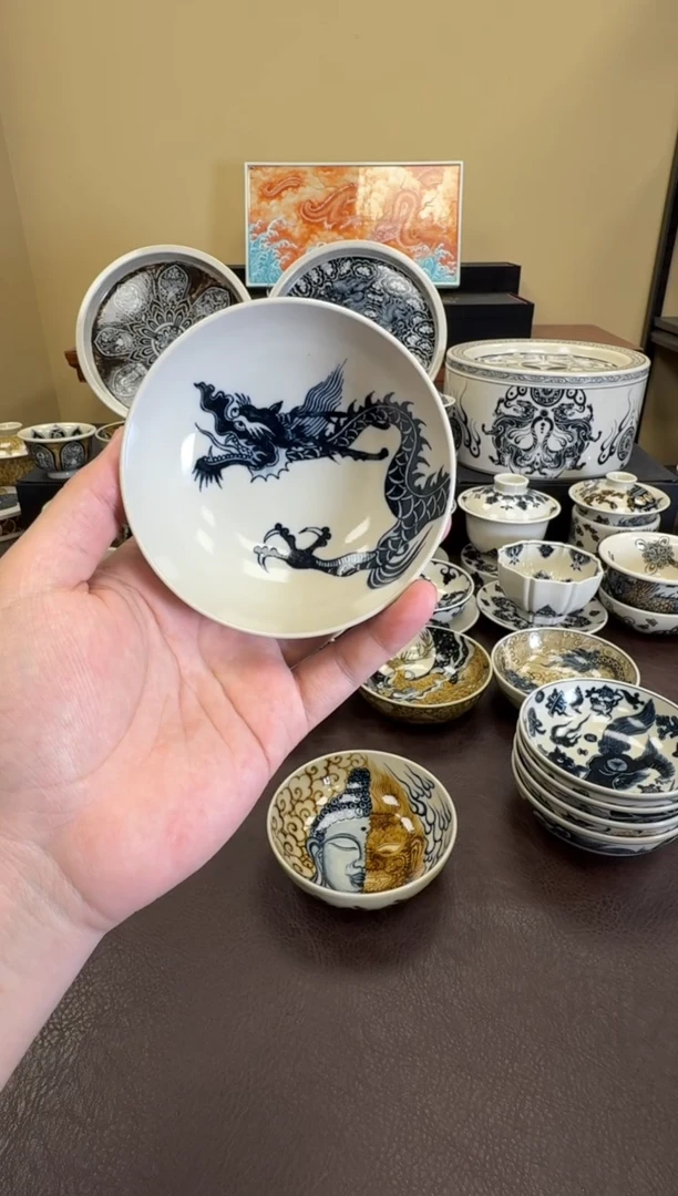 二号釉过肩龙纹普洱杯