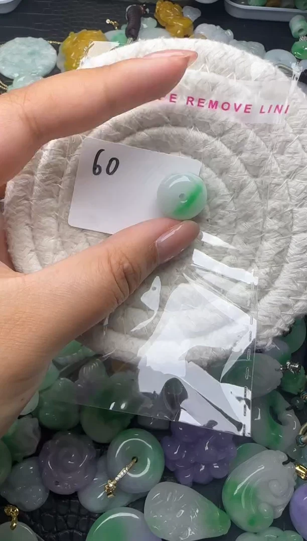 颈饰未镶嵌翡翠缅甸翡翠吊坠