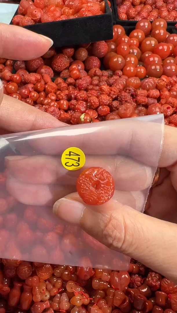 南红玛瑙未镶嵌颈饰1