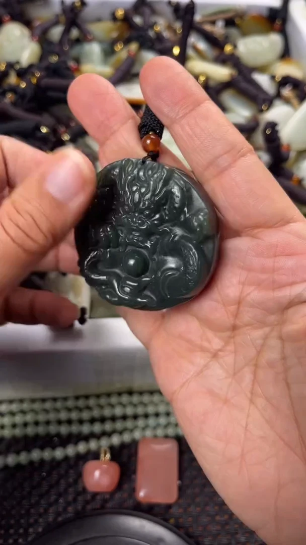 【闪购商品】和田玉颈饰未镶嵌多样性发货没有证书拍一发一有瑕