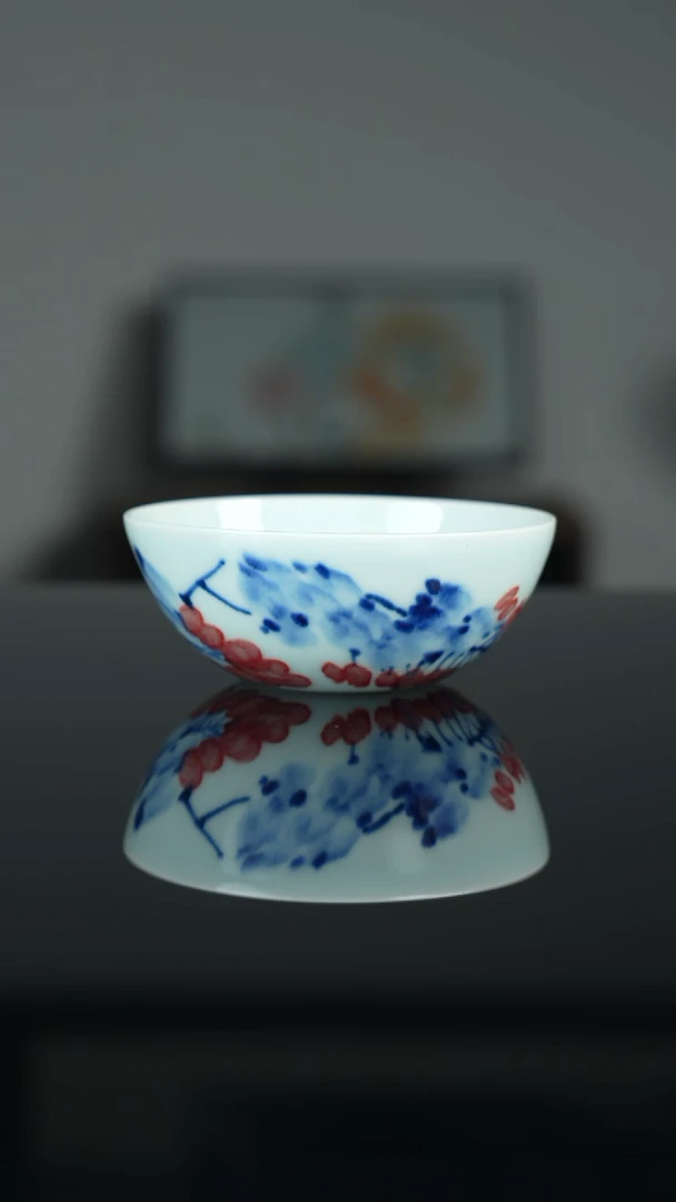 瓷片来****我《紫气东来》青花釉里红卧足杯