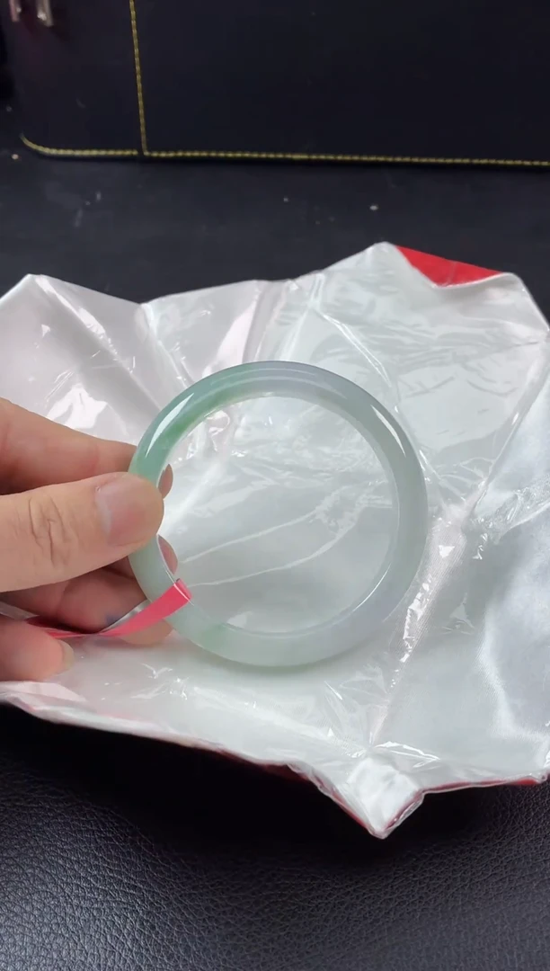 翡翠手镯未镶嵌纯天然A货翡翠手镯