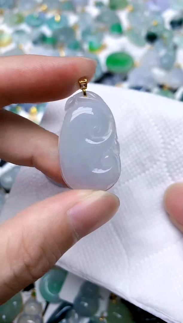 颈饰18K金镶嵌翡翠天然A货翡翠