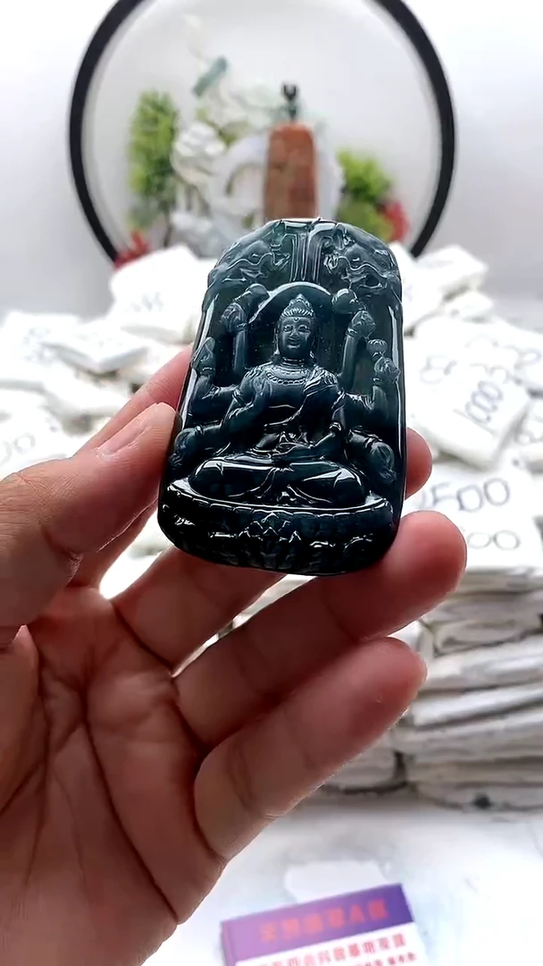 翡翠未镶嵌颈饰千手观音