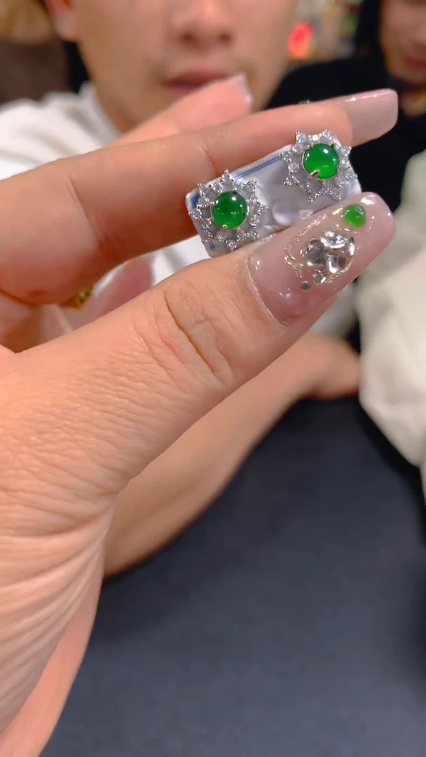 【闪购商品】翡翠耳饰未镶嵌0212442442多样性发其一