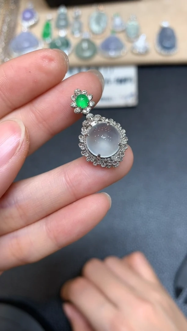 【闪购商品】翡翠颈饰18K金镶嵌蛋面【无服务费