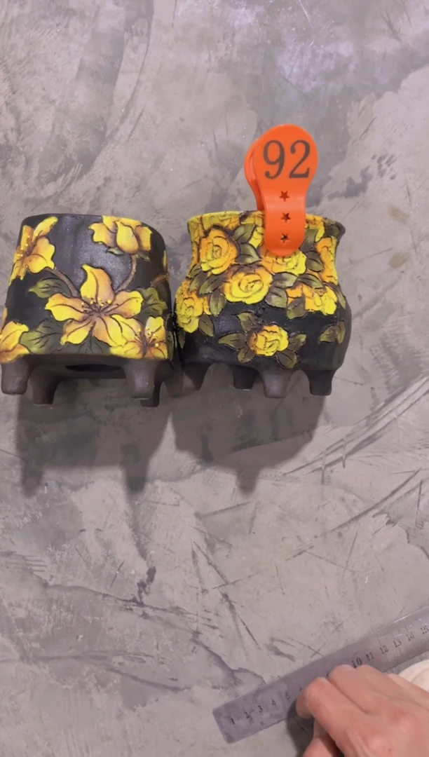 摆件l***a92陶花岛花盆罐—手工痕迹默认，大小会有1-2公分误差