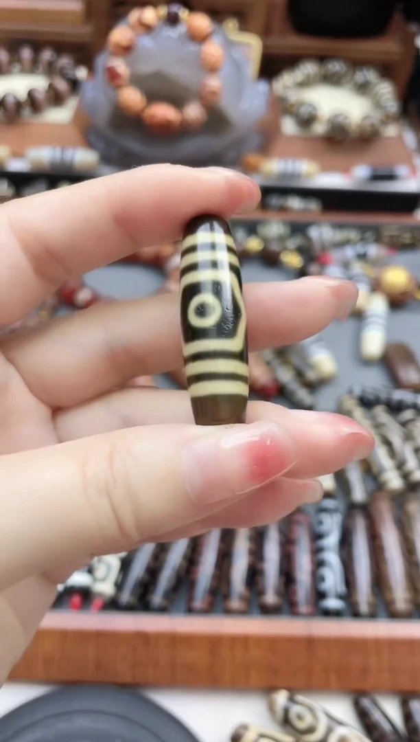 未镶嵌珠珠玛瑙/玉髓牙黄三眼