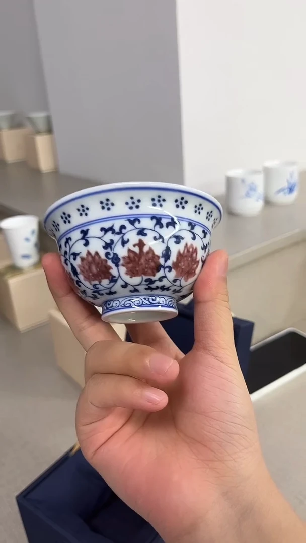 景德镇高温瓷缠枝莲撇口