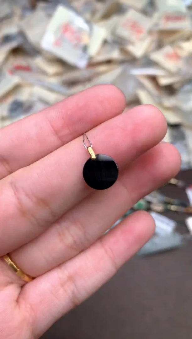 18K金镶嵌挂件翡翠—