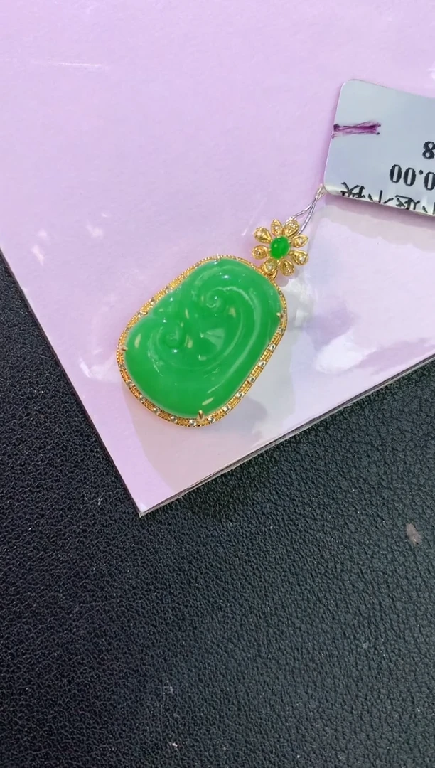 颈饰18K金镶嵌翡翠赠礼盒证书 麦麦