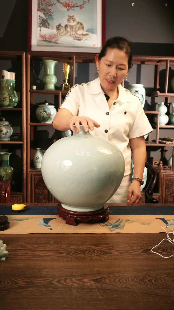 纯手工 粉青 山水刻绘 果瓶