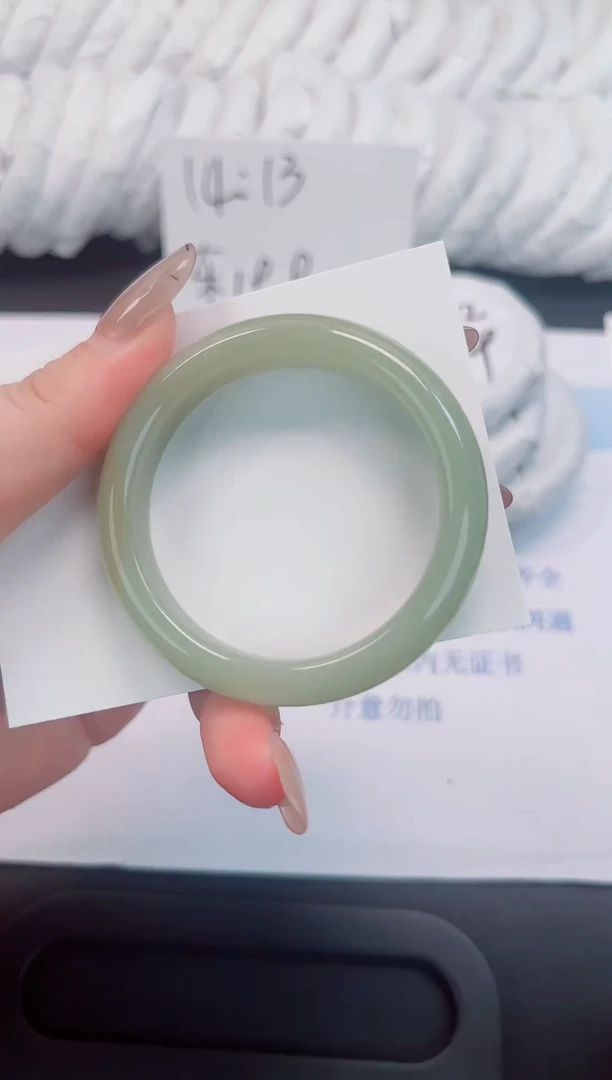 未镶嵌手镯石英质玉76-52.5