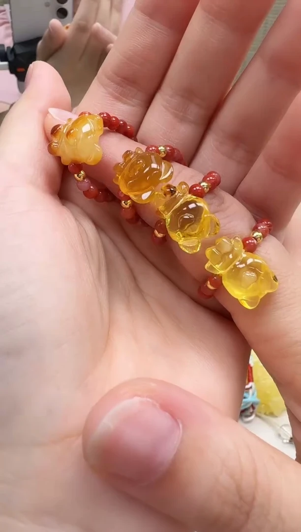 未镶嵌琥珀裸石随机一件