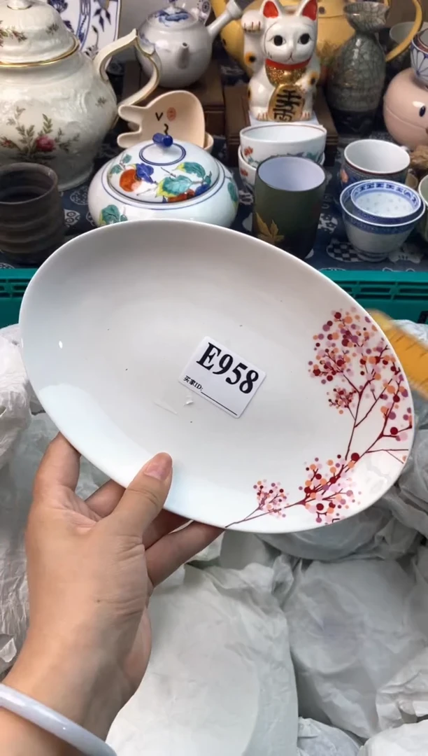 瓷片?**鱼[○･｀Д´･ ○][○･｀Д´･ ○]