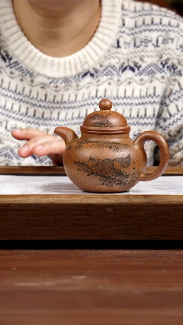 【闪购商品】紫砂茶壶刻绘松鼠龙骨金砂掇球275CC
