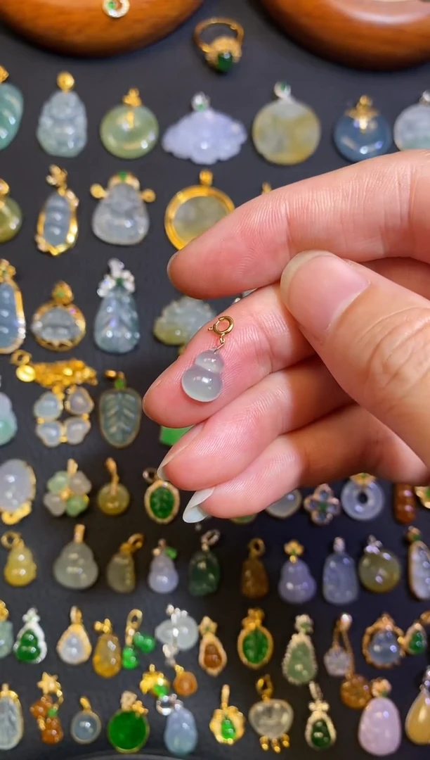 翡翠18K金镶嵌颈饰天然A货翡翠