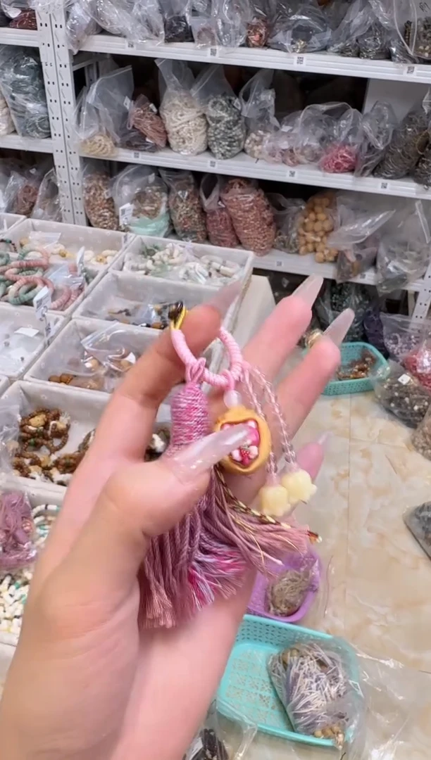 非洲檀香把件草莓熊粉色线圈钥匙扣OAmm