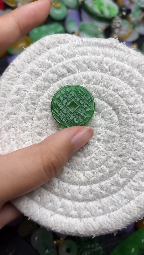 颈饰未镶嵌翡翠缅甸翡翠吊坠