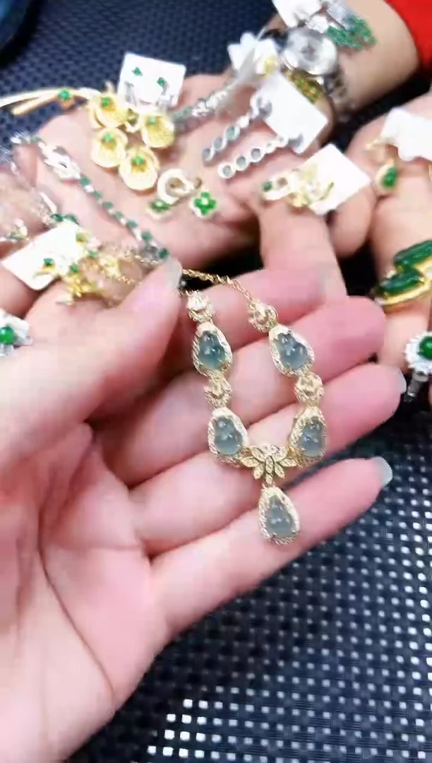 【闪购商品】翡翠颈饰未镶嵌111111111