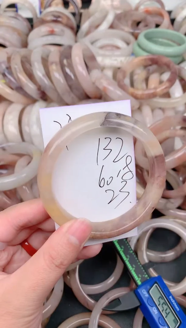 未镶嵌手镯石英质玉132