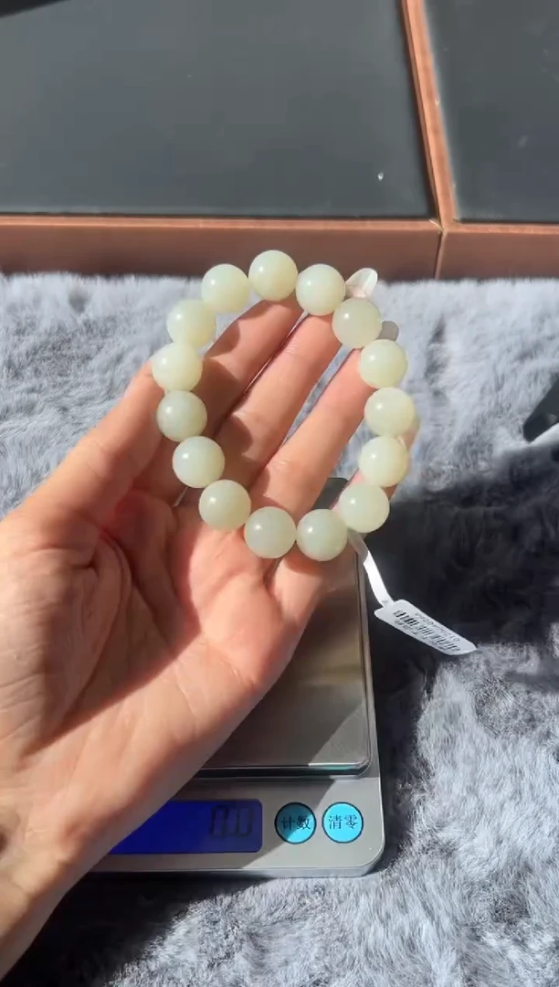 未镶嵌手串和田玉?****?黑山微色差卡14J