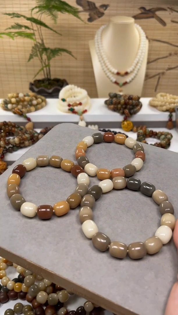 【闪购商品】白玉菩提吊坠卡13小年糕手串一个