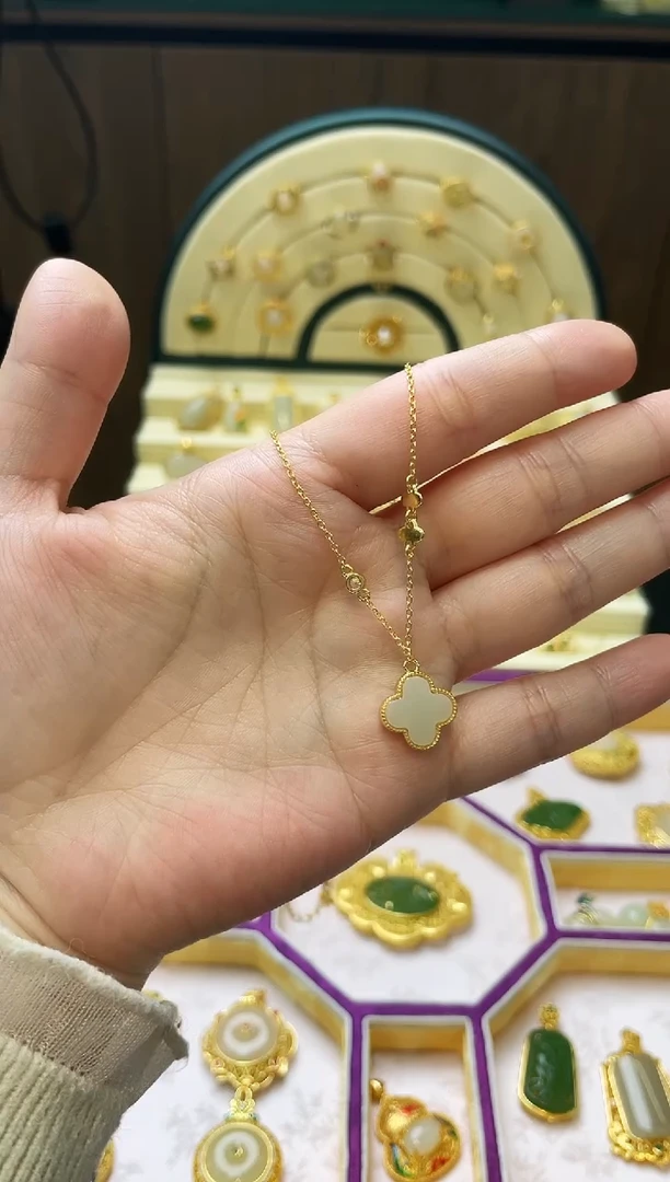 【闪购商品】和田玉颈饰银S925镀金镶嵌小草