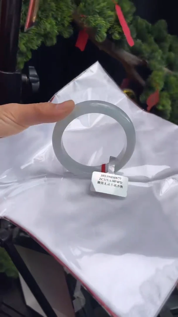 翡翠手镯未镶嵌1