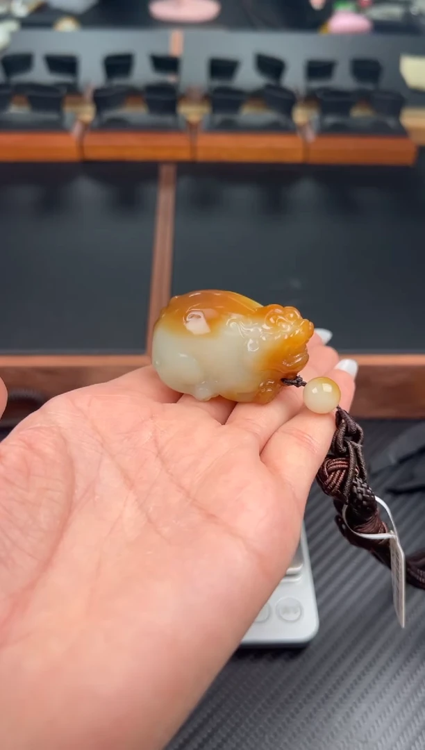 未镶嵌和田玉把件若羌微色差貔貅