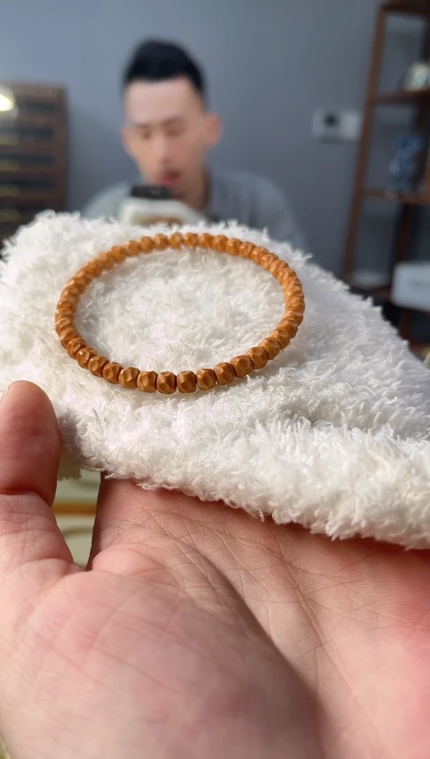 吊坠橄榄核L****.核尖