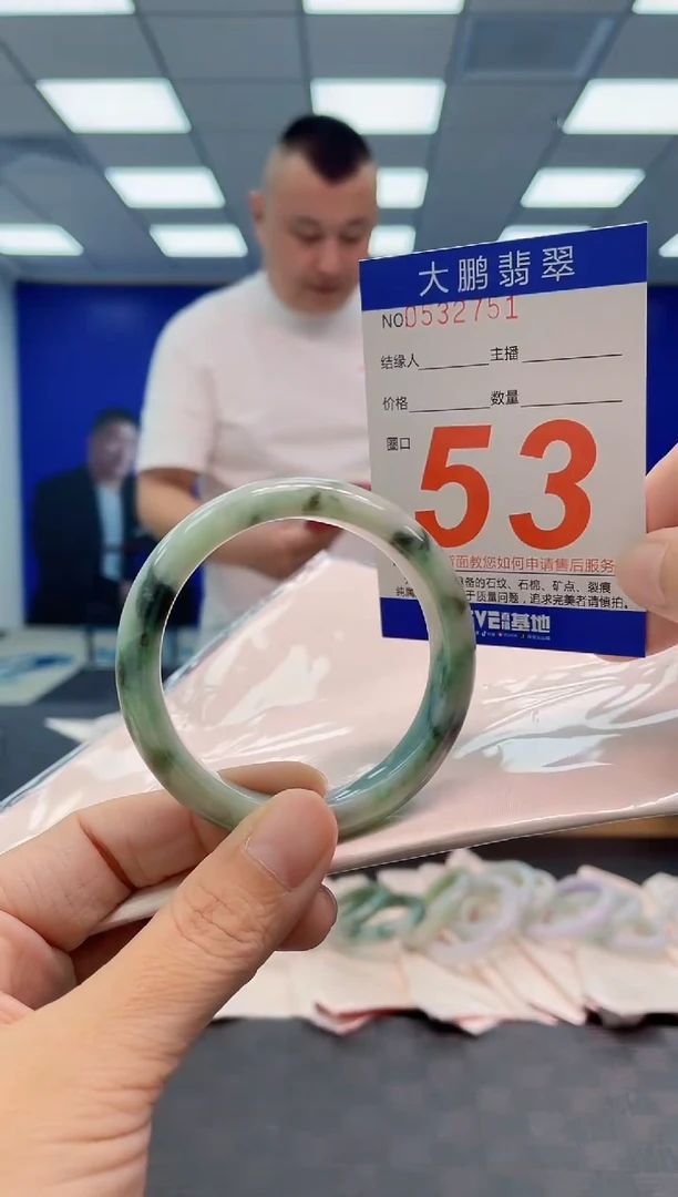 翡翠手镯未镶嵌AAAAAAAA