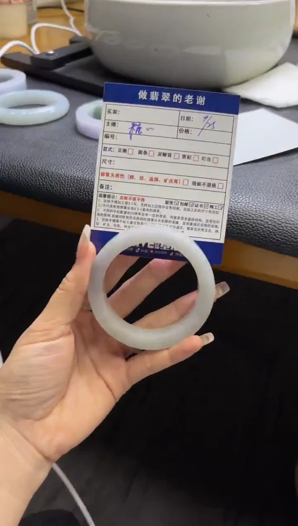 未镶嵌手镯定制翡翠周*定制手镯不退不换