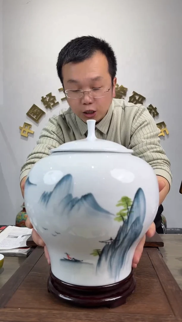 景德镇精美陶瓷茶叶罐
