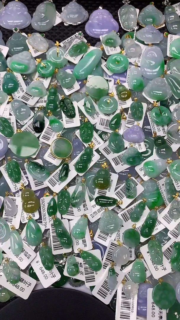 颈饰18K金镶嵌翡翠1111111111