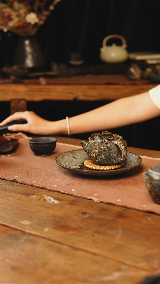 自**然冰碛岩豹纹壶