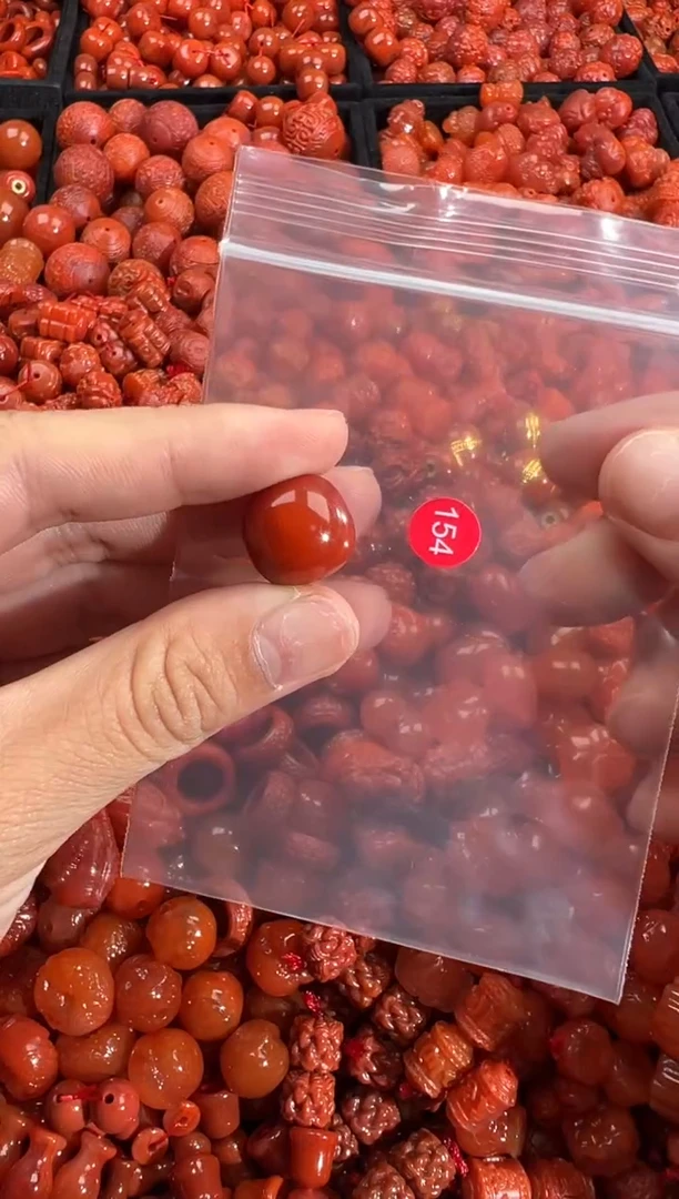 南红玛瑙未镶嵌颈饰1