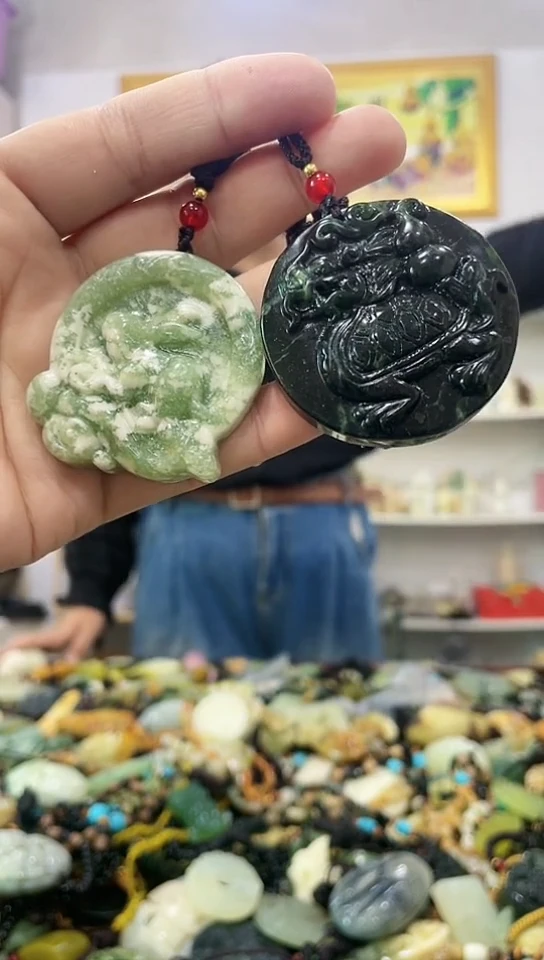 未镶嵌岫玉挂件