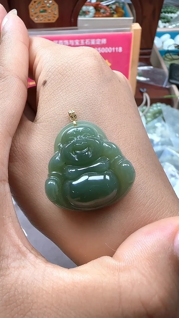 颈饰18K金镶嵌和田玉佛