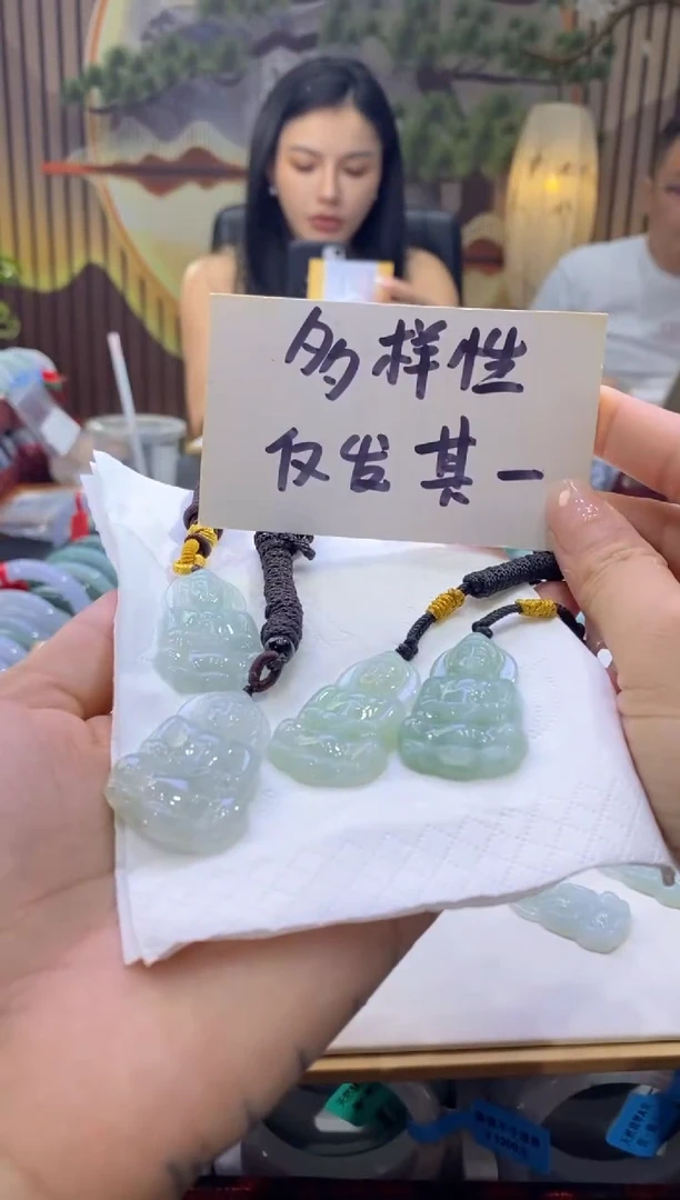 翡翠未镶嵌颈饰多样性仅发其一8308