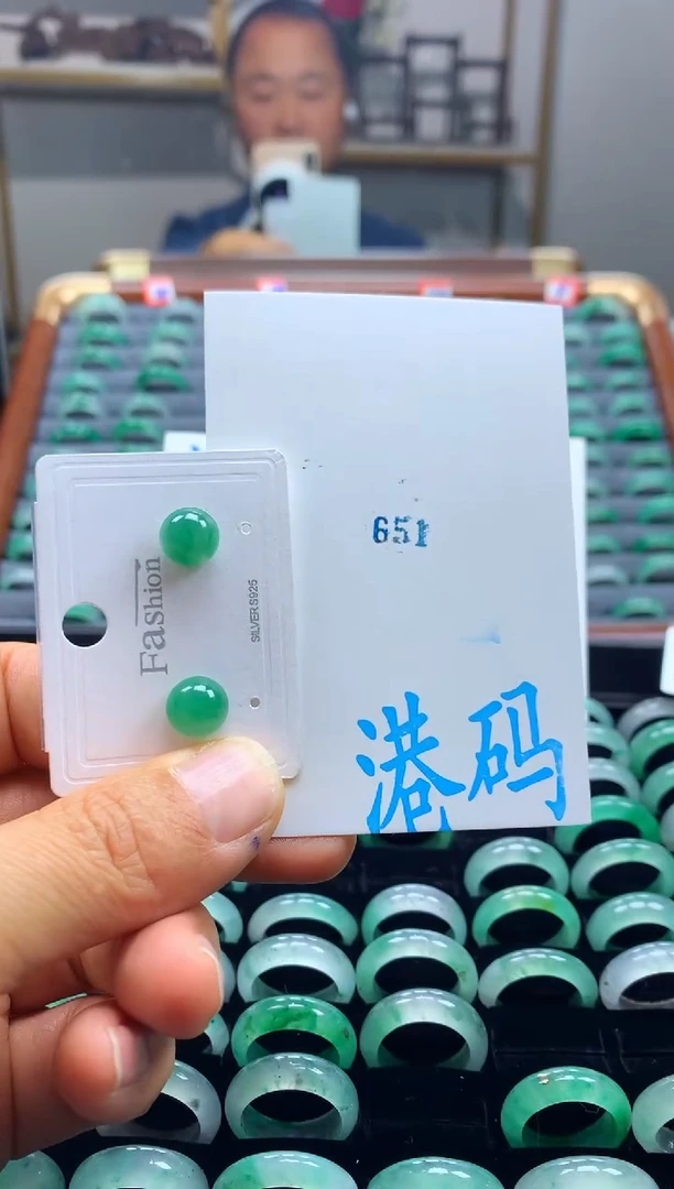 未镶嵌戒圈石英质玉非洲翠