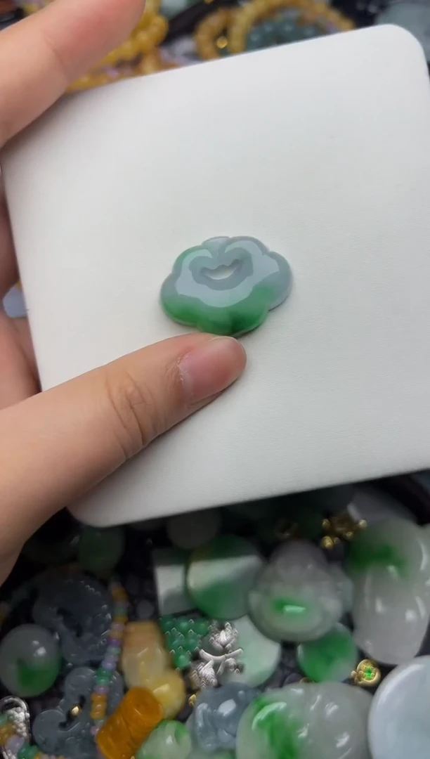 翡翠未镶嵌颈饰天然缅甸翡翠吊坠