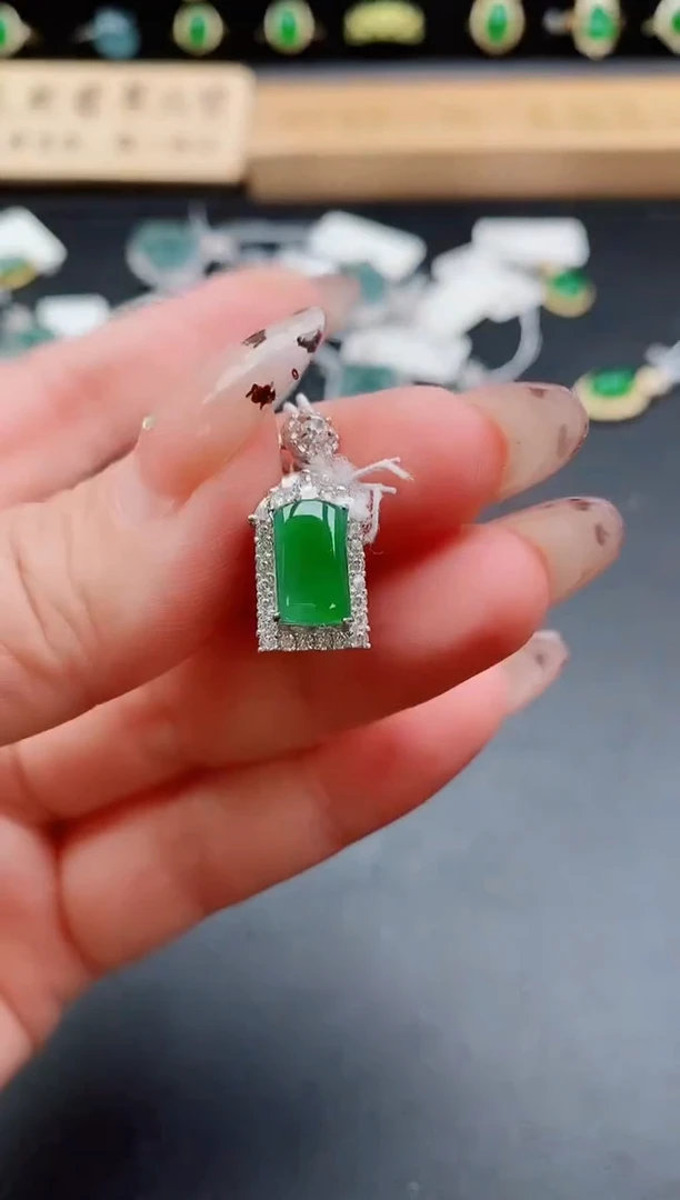 吊坠(赠链)银S925镶嵌翡翠1