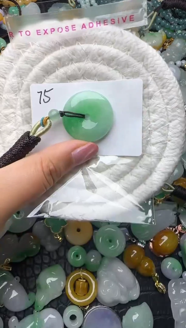 颈饰未镶嵌翡翠缅甸翡翠吊坠