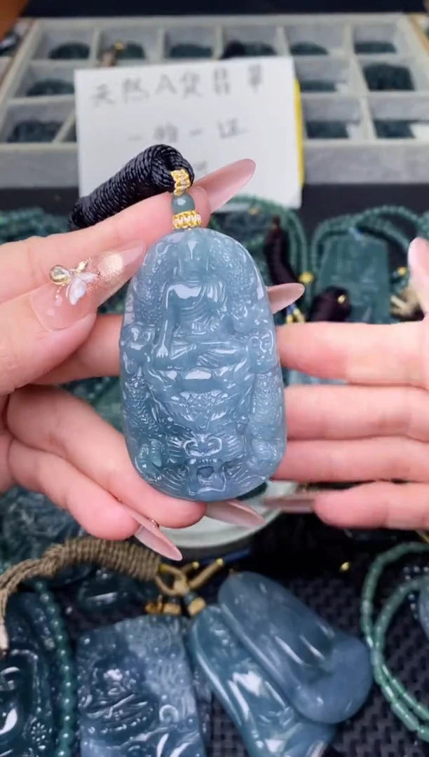 翡翠未镶嵌颈饰