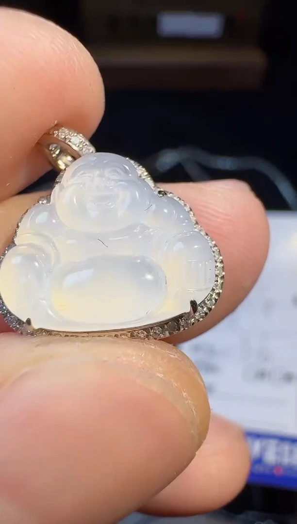 翡翠18K金镶嵌颈饰翡翠回流