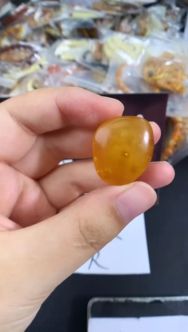 蜜蜡未镶嵌珠宝奇石1