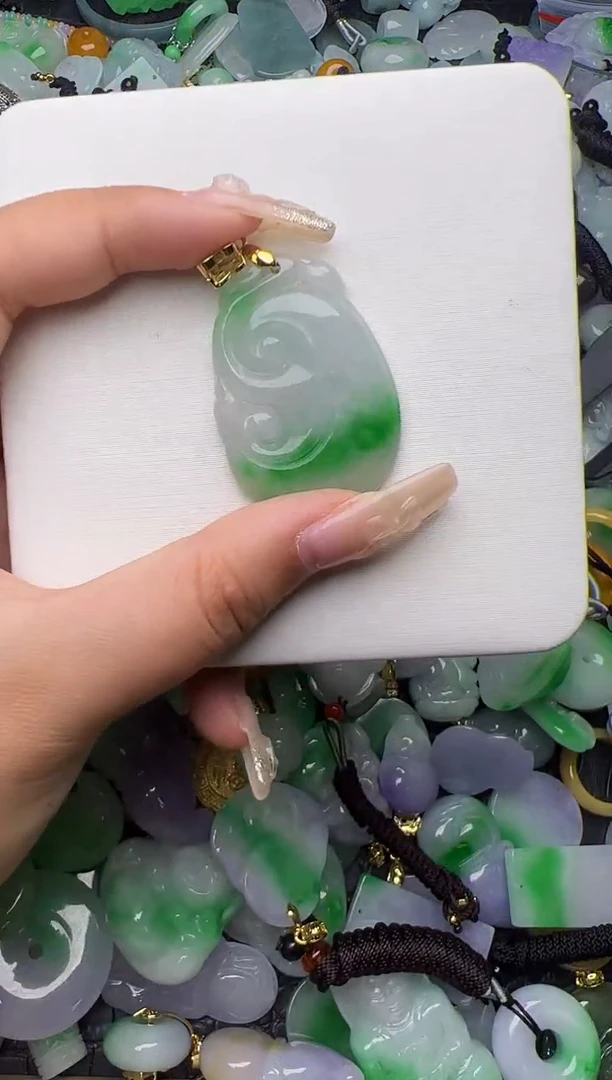 翡翠未镶嵌颈饰天然缅甸翡翠吊坠