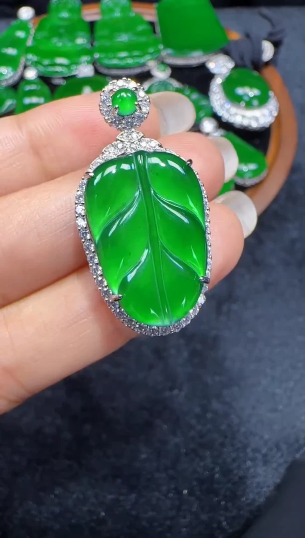 未镶嵌定制翡翠翡翠吊坠81